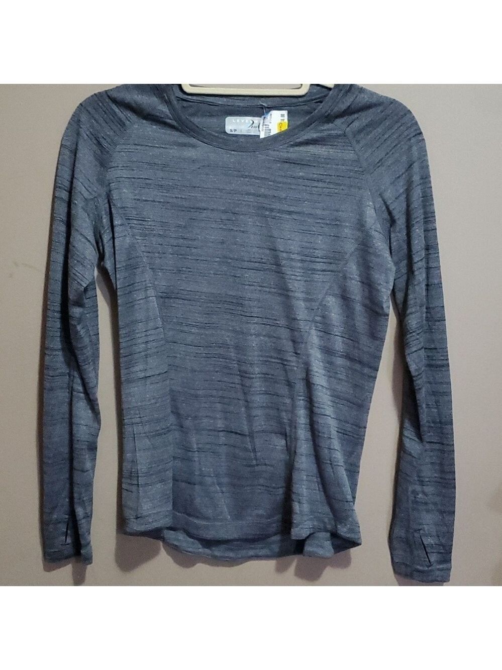 Level wear top size small